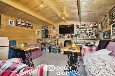 4 bedroom end of terrace house for sale, Windsor Place, Ynysybwl, Pontypridd