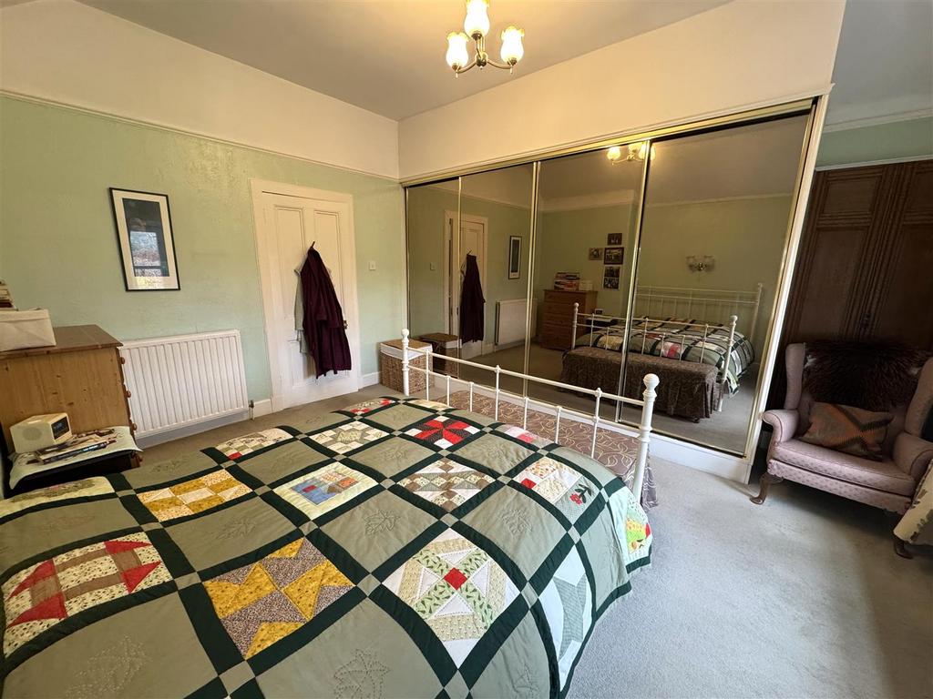 Bedroom 11.jpg