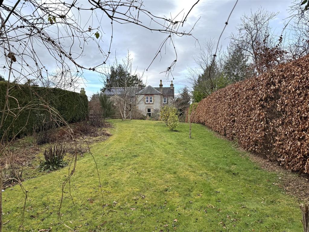 Rear garden 2.jpg