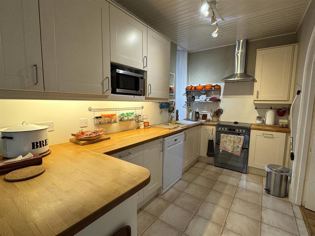 Kitchen 1.jpg