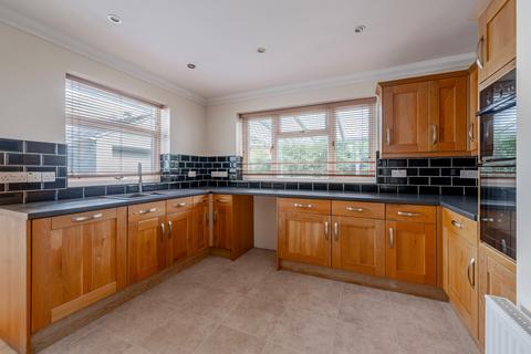 5 bedroom detached bungalow for sale, Yarmouth Road, Lowestoft