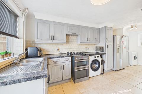 3 bedroom terraced house for sale, Belgrave Road, Aylesbury