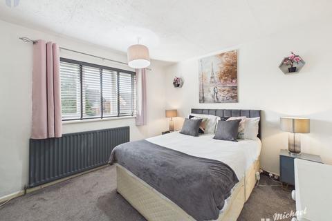 3 bedroom terraced house for sale, Belgrave Road, Aylesbury