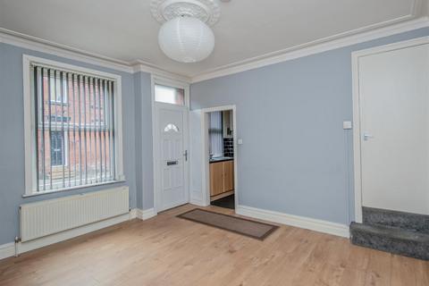 2 bedroom house to rent, Thornton Grove, Leeds