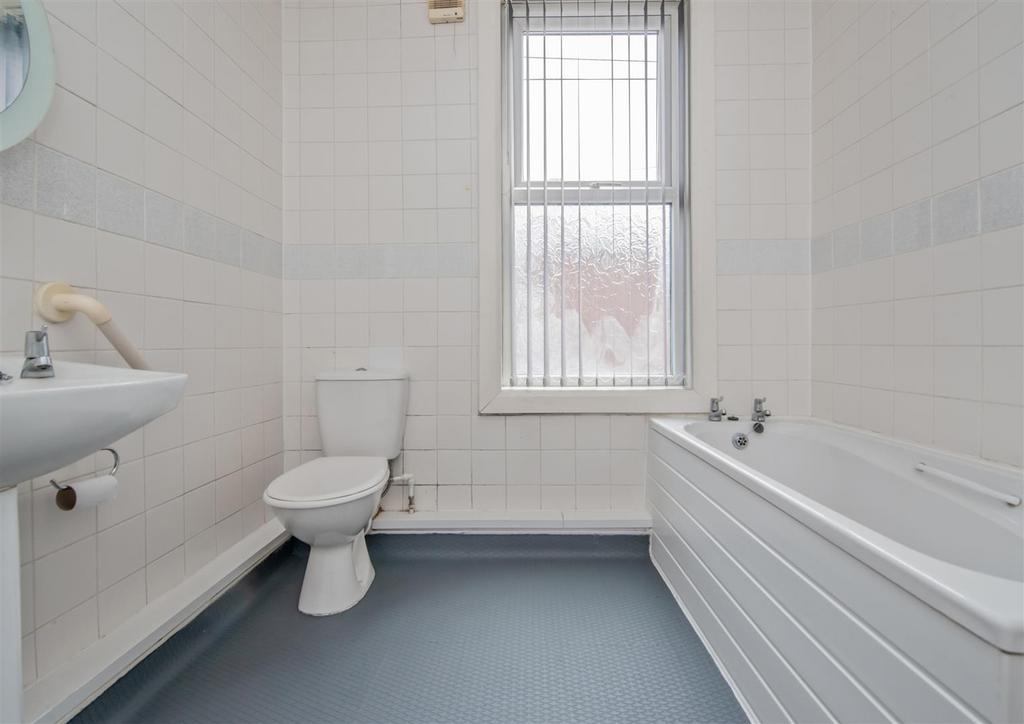 Bathroom / WC: