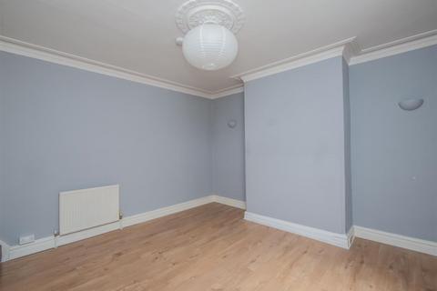 2 bedroom house to rent, Thornton Grove, Leeds