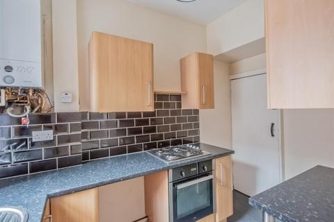 2 bedroom house to rent, Thornton Grove, Leeds