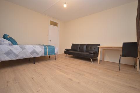 1 bedroom in a flat share to rent, Electric House, Bow Road, E3 2BL