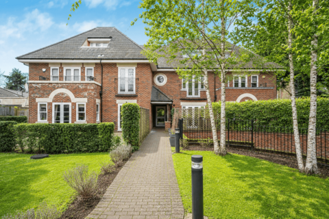 3 bedroom flat for sale, Village Road, Bush Hill Park, Enfield, EN1