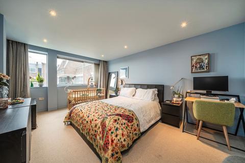 3 bedroom flat for sale, Kensington Heights, London W8