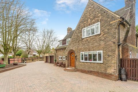 undefined, Broomhall Avenue, WAKEFIELD