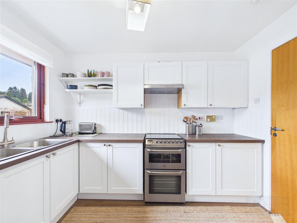 Kitchen & Dining Area