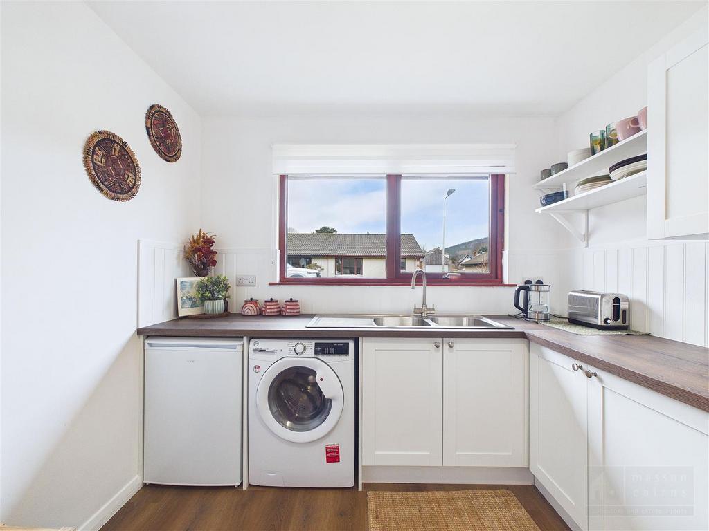 Kitchen & Dining Area