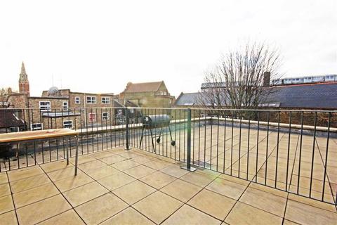 3 bedroom flat to rent, Warham Street, London SE5