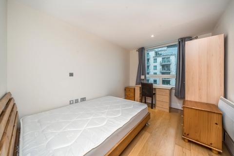 2 bedroom flat to rent, St. George Wharf, London SW8
