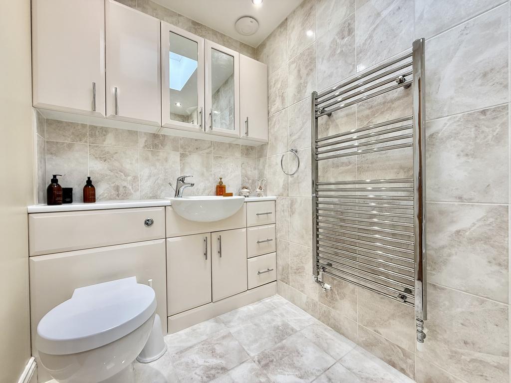 En-Suite Bathroom