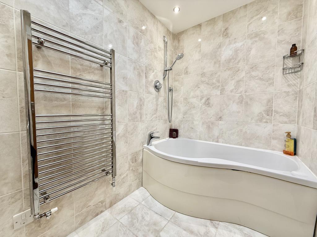 En-Suite Bathroom