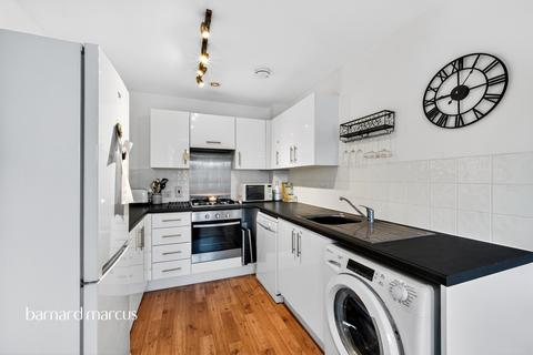 1 bedroom flat for sale, Longland Place, Epsom