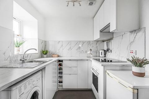 1 bedroom flat for sale, Millstream Close, London, N13