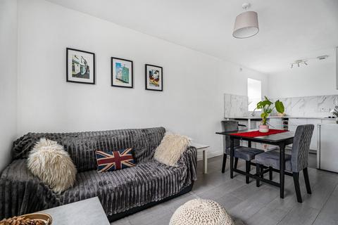 1 bedroom flat for sale, Millstream Close, London, N13