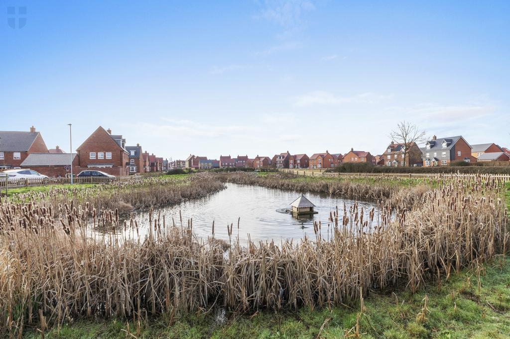 43 Sutton Grove, HP22 7 EU-15