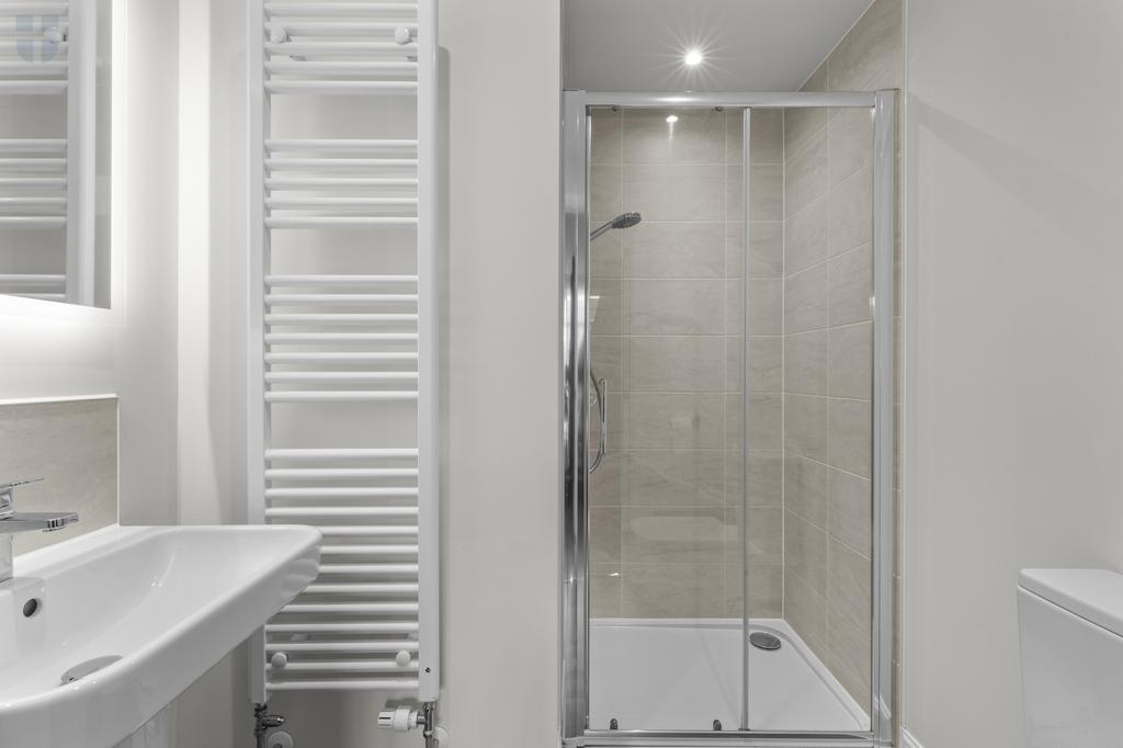 43 Sutton Grove, HP22 7 EU-4