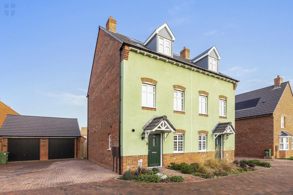 43 Sutton Grove, HP22 7 EU-13