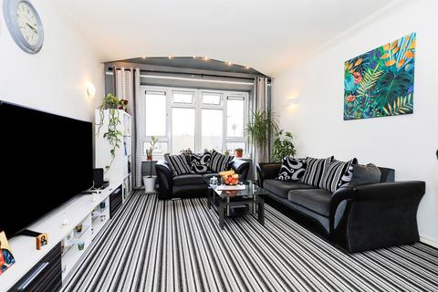 3 bedroom flat for sale, Meldon Drive, Bilston