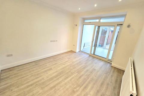 4 bedroom terraced house to rent, Whitton Avenue East, Greenford