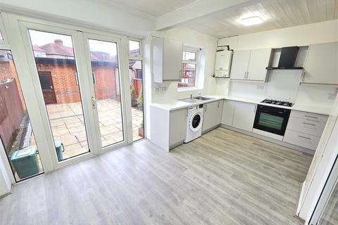 4 bedroom terraced house to rent, Whitton Avenue East, Greenford