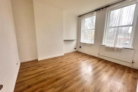 2 bedroom flat to rent, Cricklewood Broadway, NW2