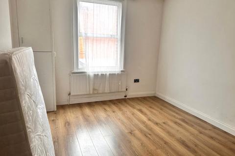 2 bedroom flat to rent, Cricklewood Broadway, NW2