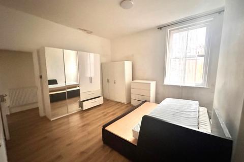 2 bedroom flat to rent, Cricklewood Broadway, NW2