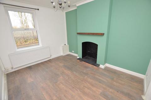 3 bedroom terraced house to rent, Railway Street, Hindley