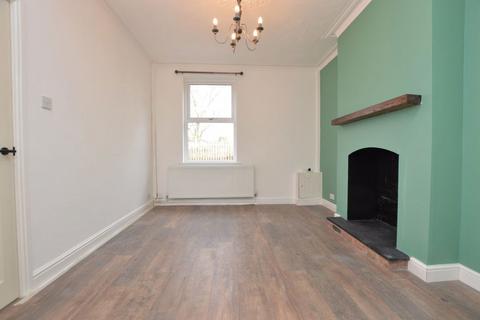 3 bedroom terraced house to rent, Railway Street, Hindley