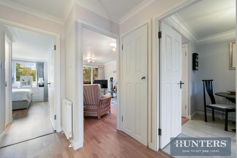 2 bedroom flat for sale, 1 Justin Close, Brentford