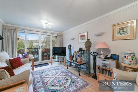 2 bedroom flat for sale, 1 Justin Close, Brentford