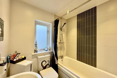 3 bedroom townhouse for sale, Holly Tree Court, Dalton, Huddersfield, HD5 9BT
