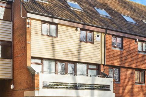 1 bedroom ground floor flat for sale, Kingsway Gardens, Andover