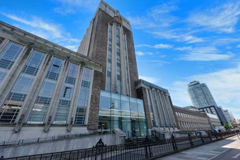 1 bedroom flat for sale, Great West Road, Brentford TW8