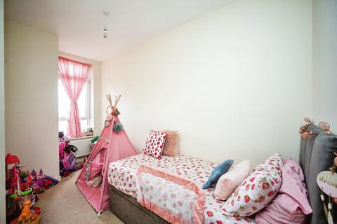2 bedroom flat for sale, Park Street, Ashford