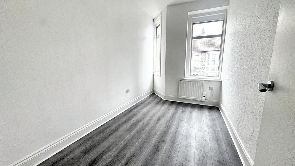 Bright, freshly painted single bedroom with mod...