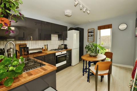 2 bedroom flat for sale, John Amoore Lane, Ashford