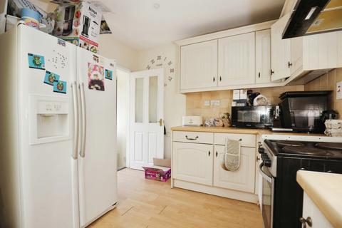 4 bedroom terraced house for sale, Gibbs Road, Banbury