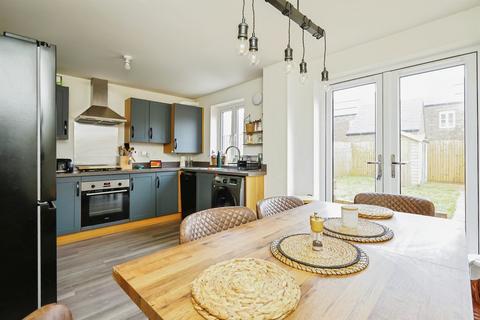 3 bedroom terraced house for sale, Wickets Way, Banbury