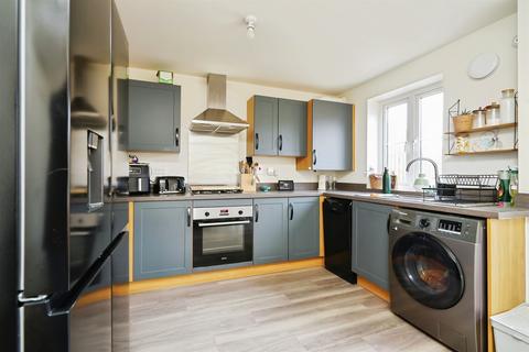 3 bedroom terraced house for sale, Wickets Way, Banbury