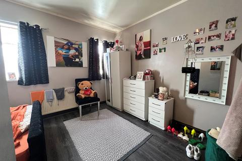 4 bedroom semi-detached house for sale, Gilbert Road, Smethwick