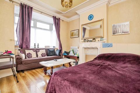 4 bedroom semi-detached house for sale, Bearwood Road, Smethwick