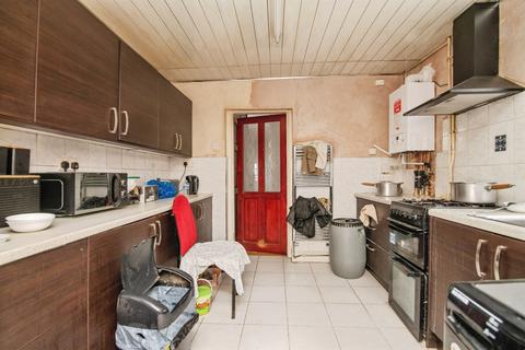 4 bedroom semi-detached house for sale, Bearwood Road, Smethwick