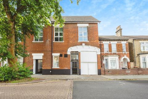 3 bedroom apartment for sale, Ashburnham Road, Bedford